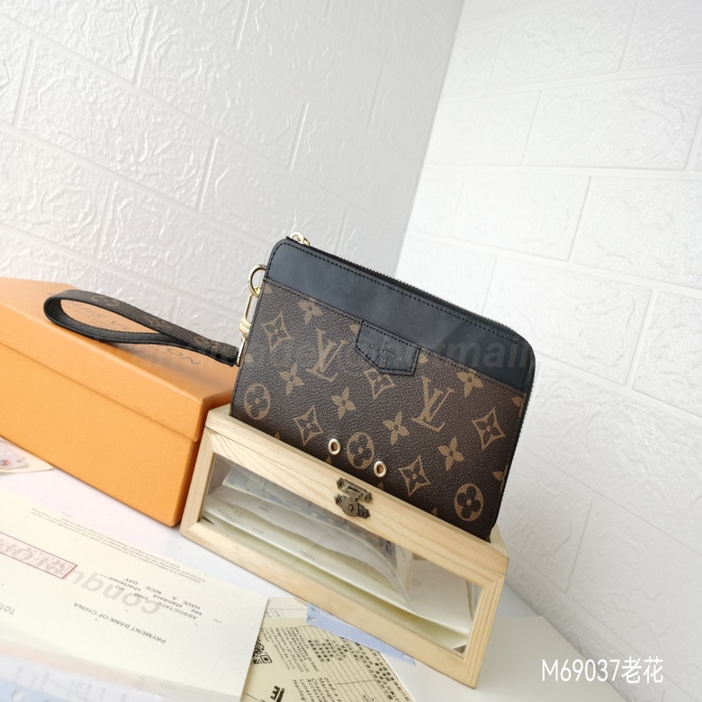 LV Wallets 149